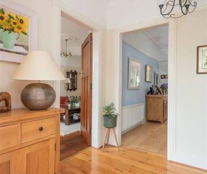 住所  Delightful Family Home