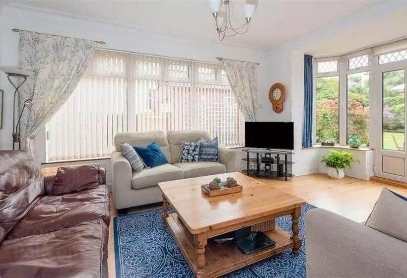 Residenssi Delightful Family Home