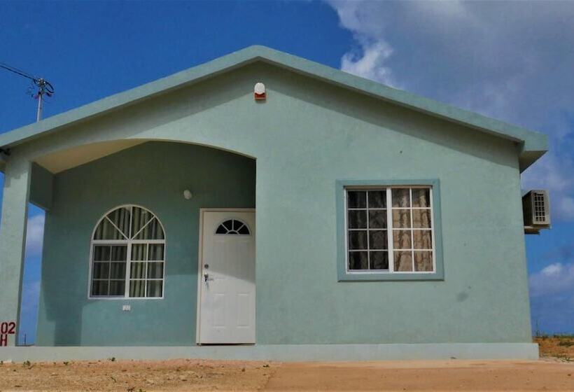 اقامتگاه Lux Sea View Camelot Village Discovery Bay