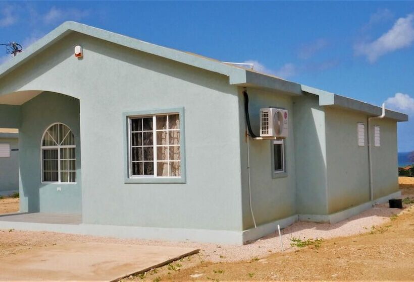 اقامتگاه Lux Sea View Camelot Village Discovery Bay