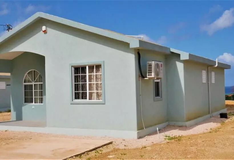 اقامتگاه Lux Sea View Camelot Village Discovery Bay