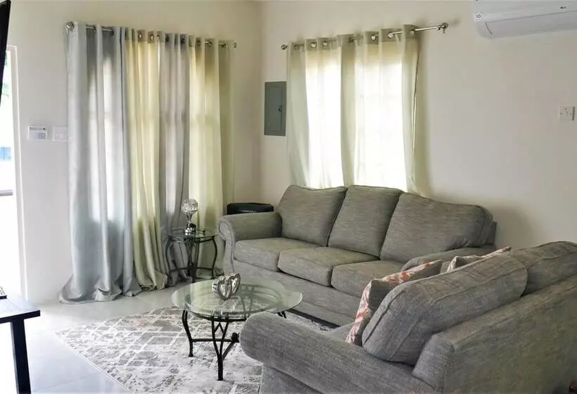 اقامتگاه Lux Sea View Camelot Village Discovery Bay