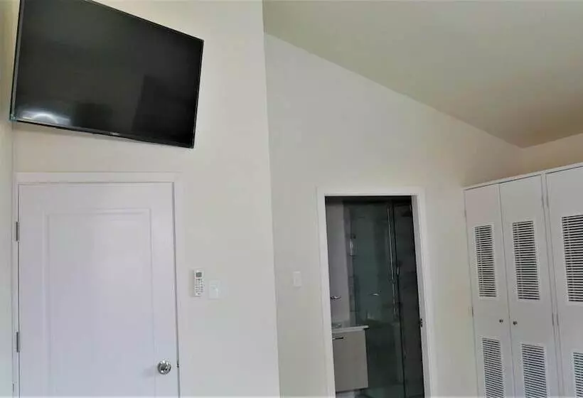 اقامتگاه Lux Sea View Camelot Village Discovery Bay