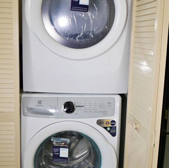 اقامتگاه Lux Sea View Camelot Village Discovery Bay