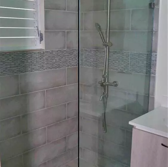 اقامتگاه Lux Sea View Camelot Village Discovery Bay