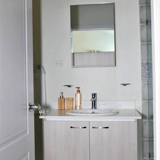 اقامتگاه Lux Sea View Camelot Village Discovery Bay