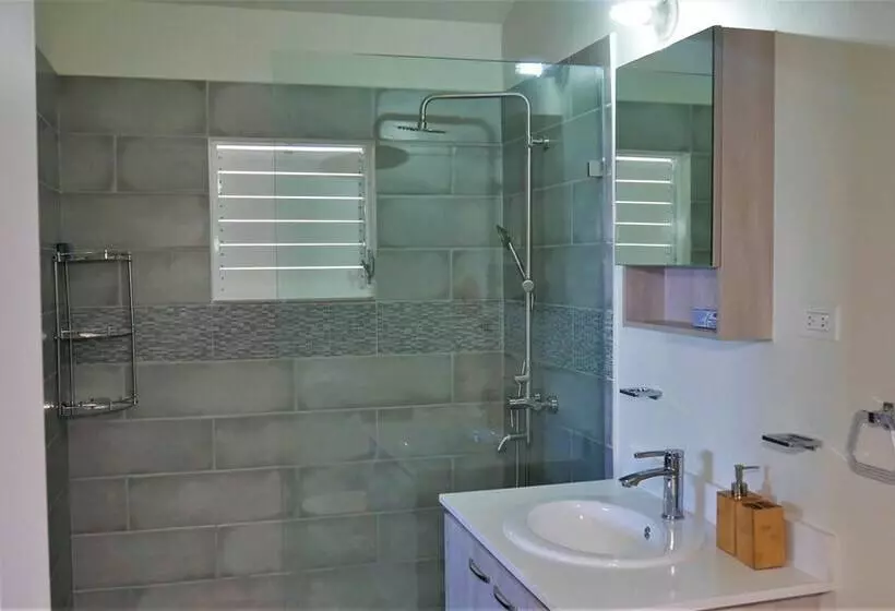 اقامتگاه Lux Sea View Camelot Village Discovery Bay