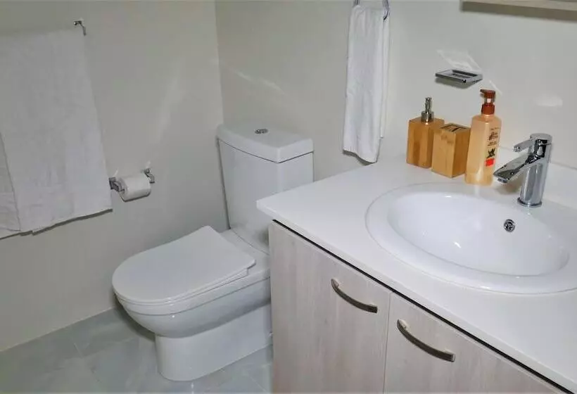 اقامتگاه Lux Sea View Camelot Village Discovery Bay