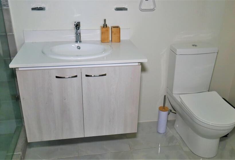 اقامتگاه Lux Sea View Camelot Village Discovery Bay