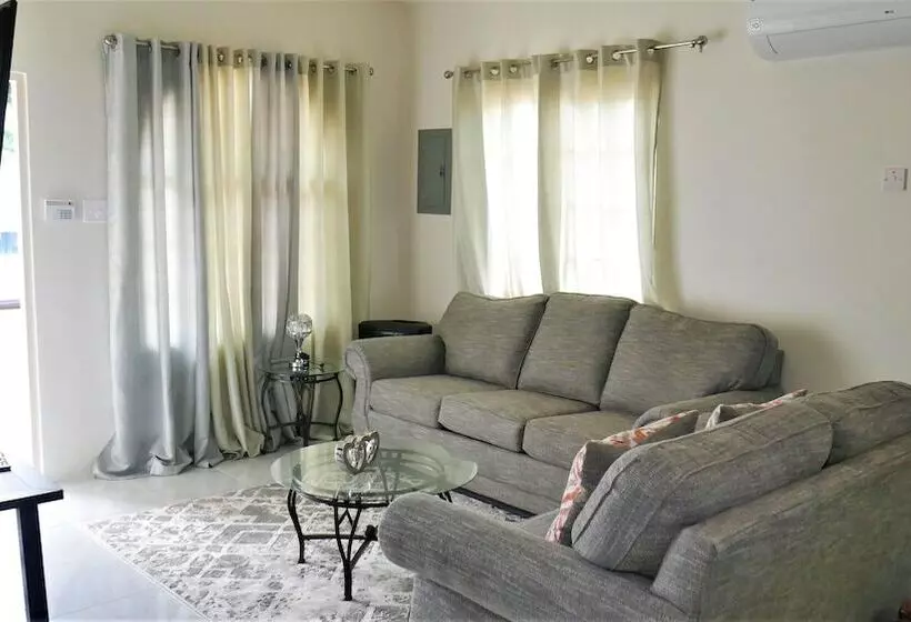 اقامتگاه Lux Sea View Camelot Village Discovery Bay