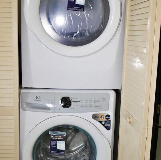 اقامتگاه Lux Sea View Camelot Village Discovery Bay