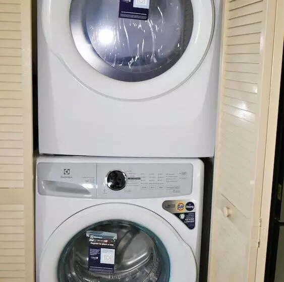 اقامتگاه Lux Sea View Camelot Village Discovery Bay