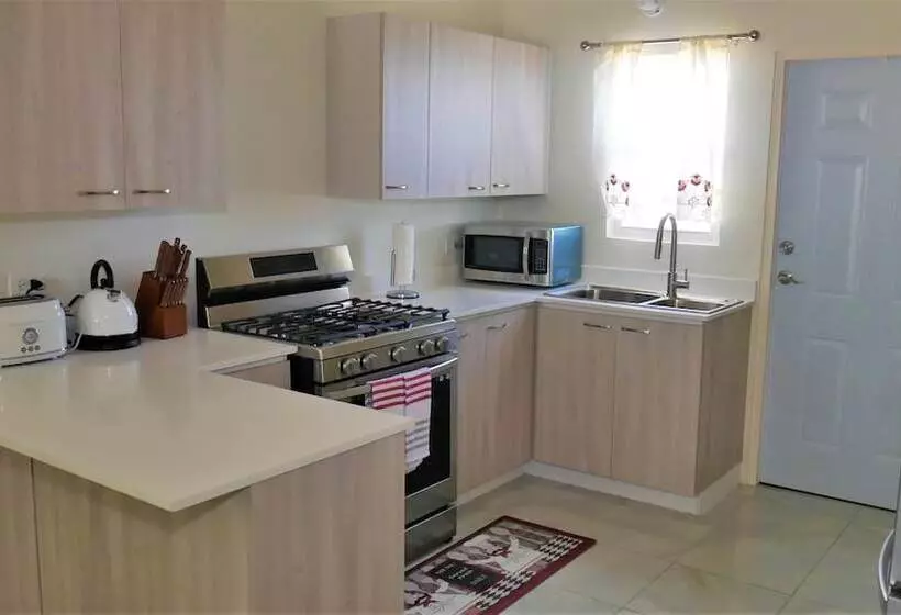 اقامتگاه Lux Sea View Camelot Village Discovery Bay