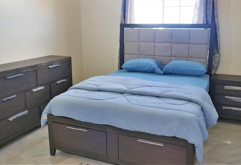 اقامتگاه Lux Sea View Camelot Village Discovery Bay