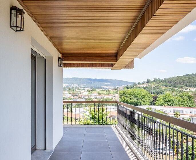 Резиденция Stunning 6 Bed House In Brito, Guimaraes