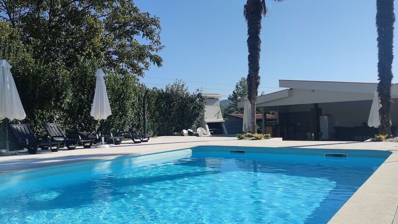 Резиденция Stunning 6 Bed House In Brito, Guimaraes