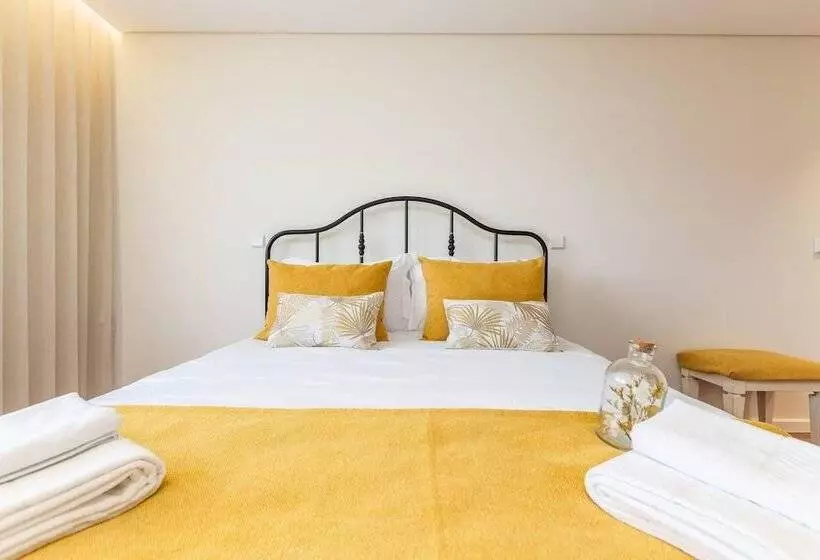 Residenssi Stunning 6 Bed House In Brito, Guimaraes