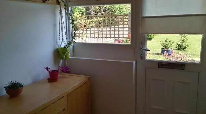 3 Bed Cottage In Quiet & Green Wallington