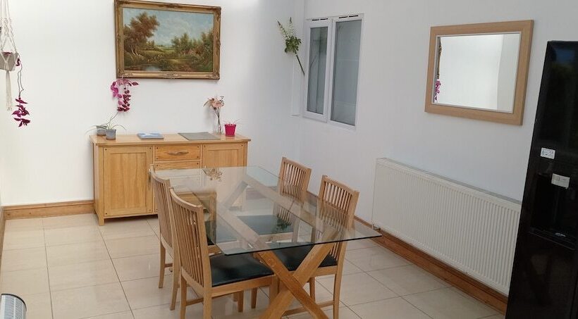 3 Bed Cottage In Quiet & Green Wallington