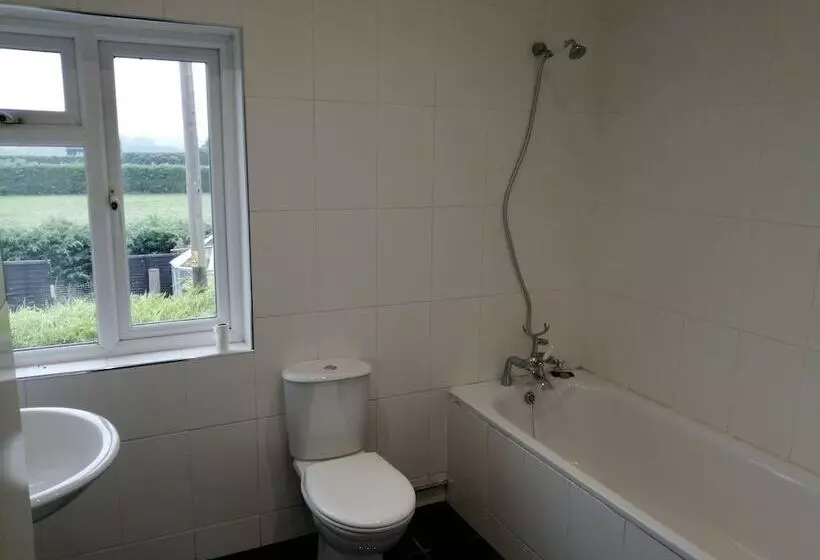 3 Bed Cottage In Quiet & Green Wallington