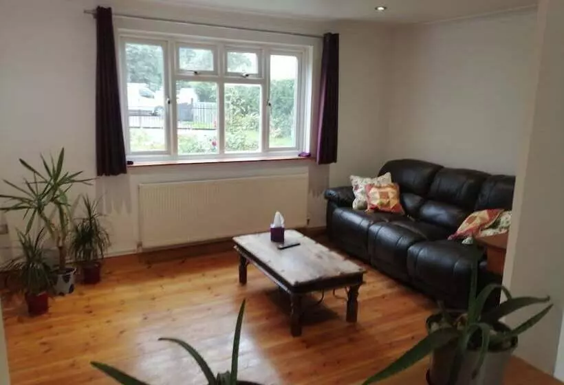 3 Bed Cottage In Quiet & Green Wallington