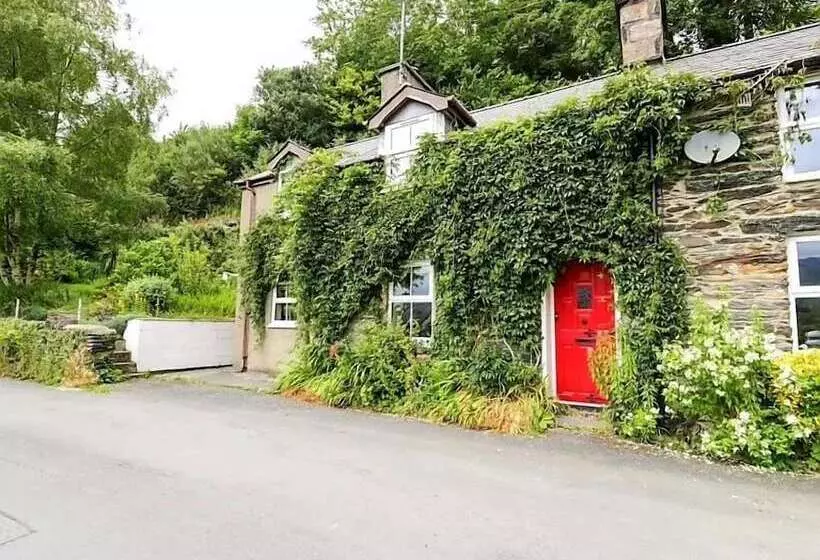 Bodorwel Cottage, Next To Ffestiniog Railway