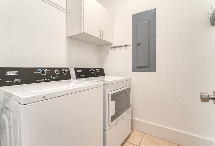 Halo By Avantstay Walk To Beach + Private Pool