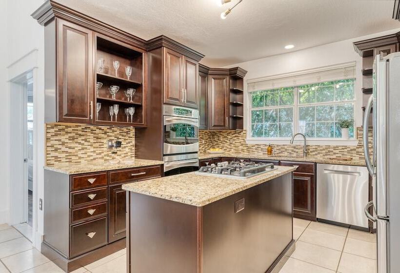 Halo By Avantstay Walk To Beach + Private Pool