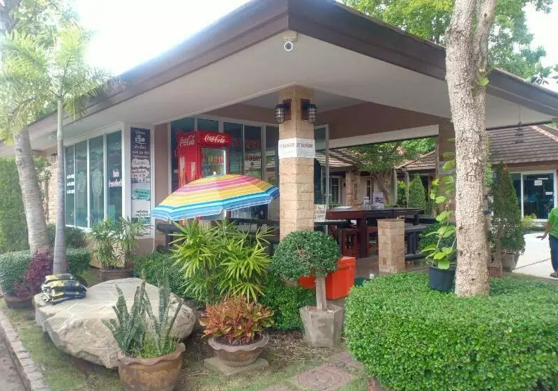 ホテル Capital O 75415 Nanthachart Riverview Resort