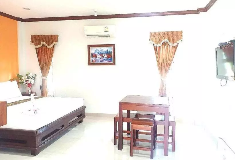 ホテル Capital O 75415 Nanthachart Riverview Resort