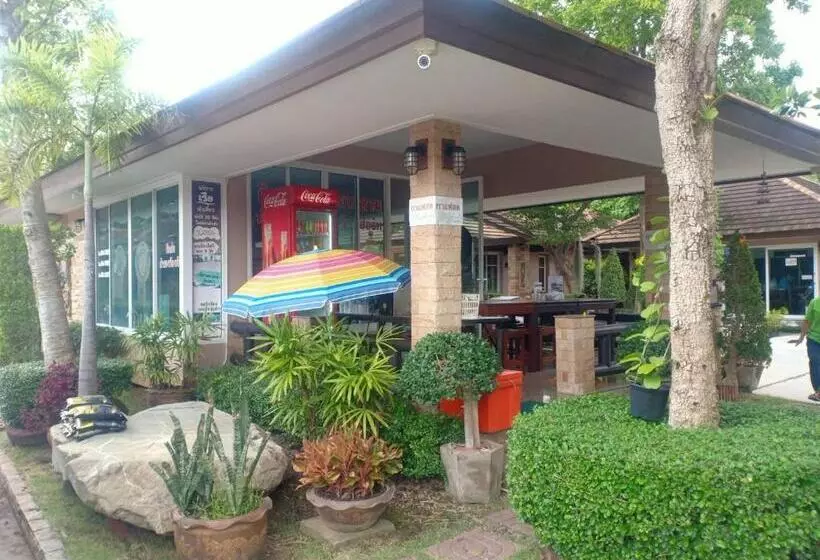 ホテル Capital O 75415 Nanthachart Riverview Resort