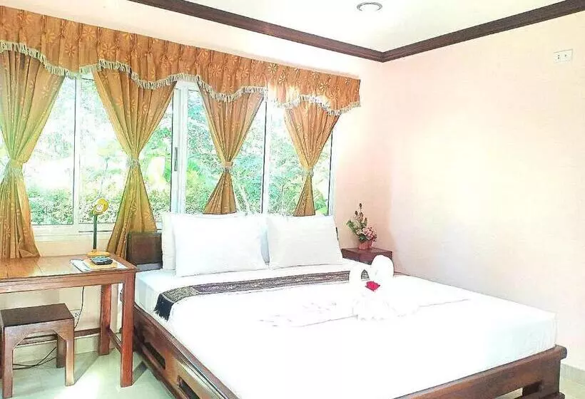 ホテル Capital O 75415 Nanthachart Riverview Resort