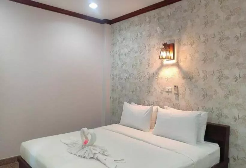 ホテル Capital O 75415 Nanthachart Riverview Resort