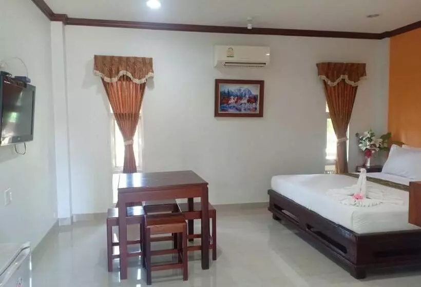 ホテル Capital O 75415 Nanthachart Riverview Resort