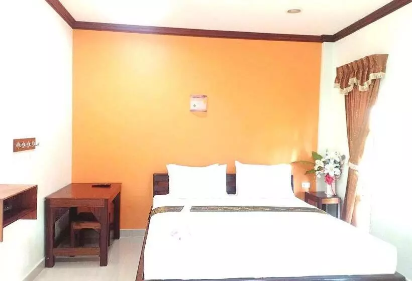 ホテル Capital O 75415 Nanthachart Riverview Resort