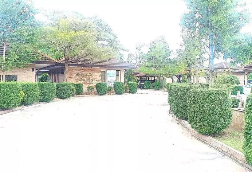 ホテル Capital O 75415 Nanthachart Riverview Resort