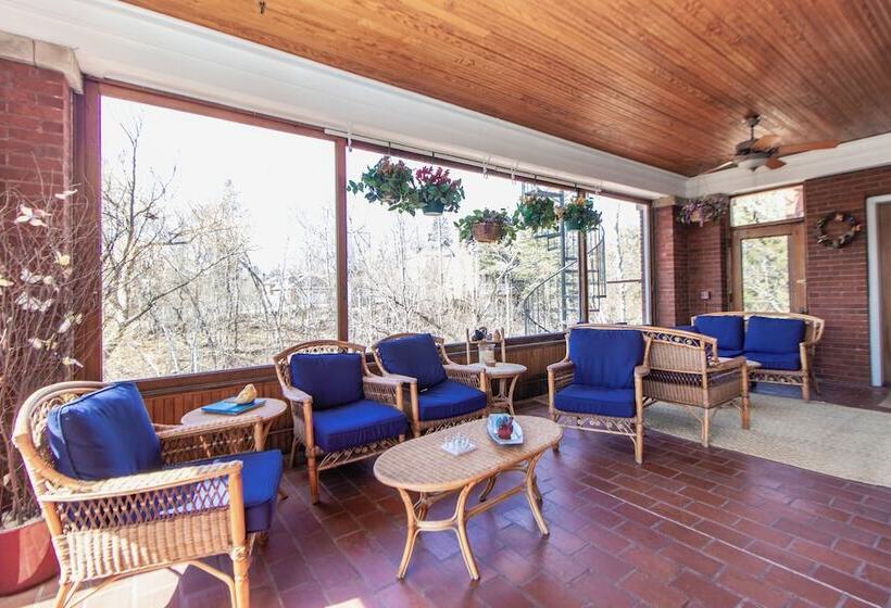 فندق Gg Barnum Mansion