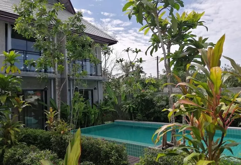 Hotelli Jr Place At Klong Muang Beach Krabi