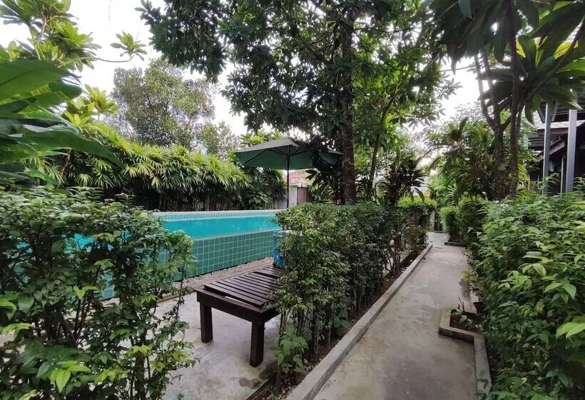 Hotelli Jr Place At Klong Muang Beach Krabi