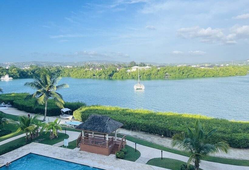 هتل Luxury Apartments And Rooms The Lagoons