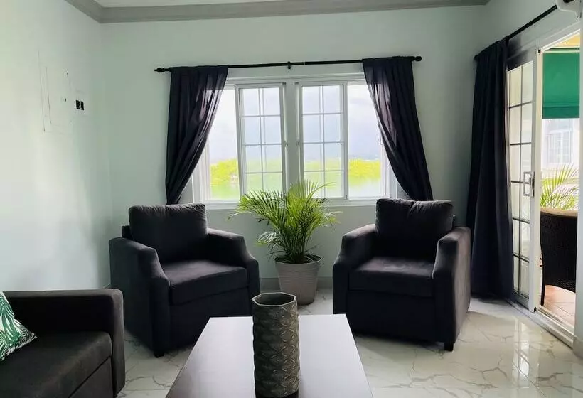 هتل Luxury Apartments And Rooms The Lagoons
