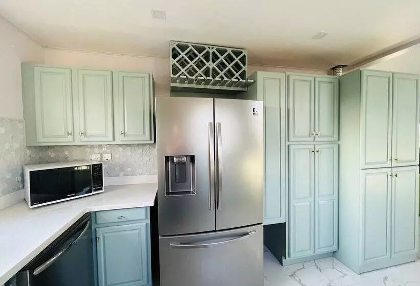 هتل Luxury Apartments And Rooms The Lagoons