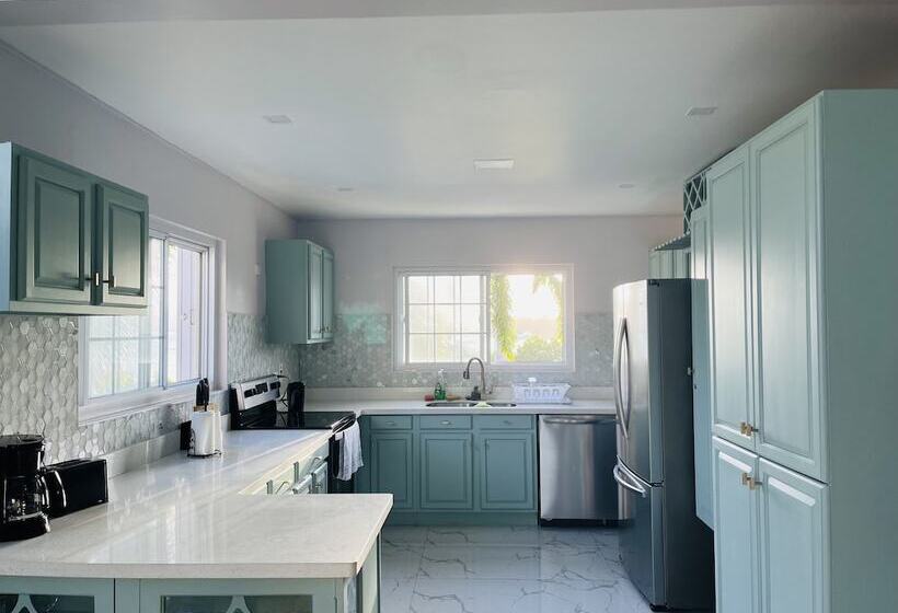 هتل Luxury Apartments And Rooms The Lagoons