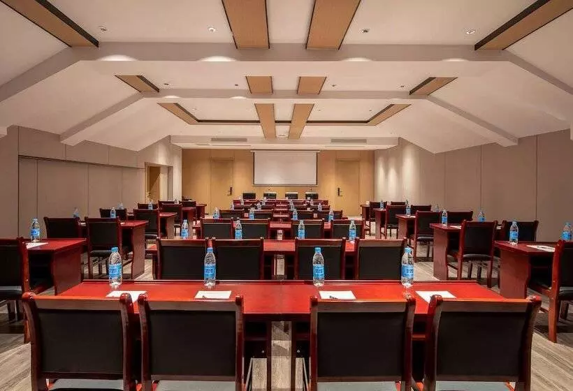 Hotelli Ramada Encore By Wyndham Xishuangbanna Jinghong