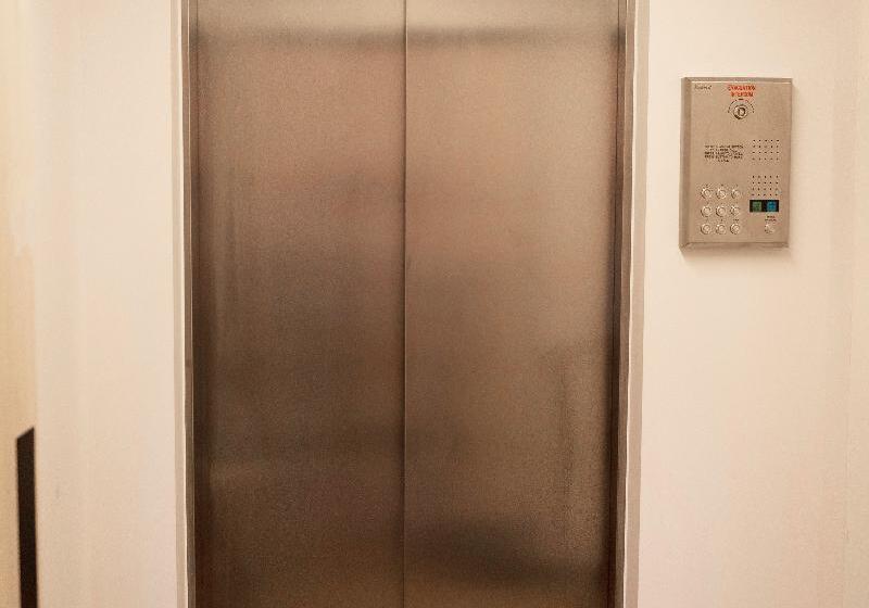 호텔 The Wesley Camden Town