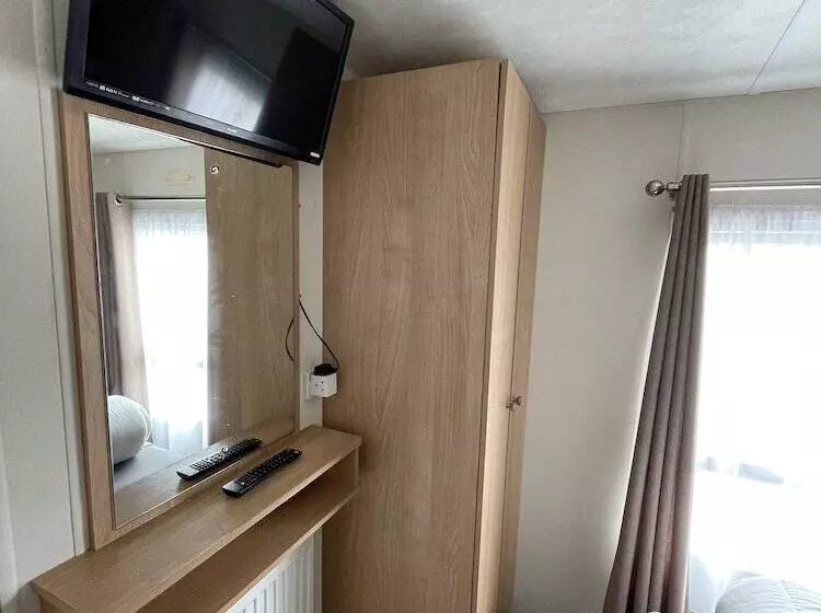 Impeccable 4 Bed Caravan In Clacton On Sea