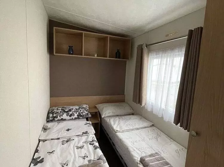 Impeccable 4 Bed Caravan In Clacton On Sea