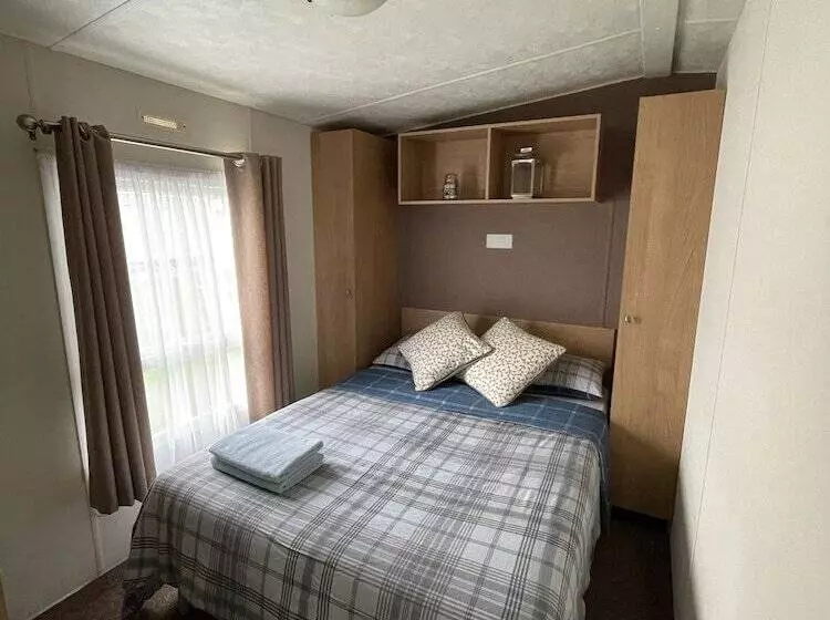 Impeccable 4 Bed Caravan In Clacton On Sea