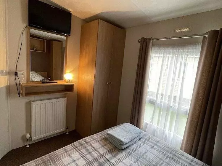 Impeccable 4 Bed Caravan In Clacton On Sea