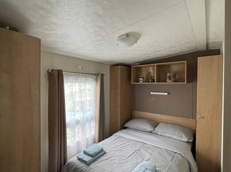 Impeccable 4 Bed Caravan In Clacton On Sea